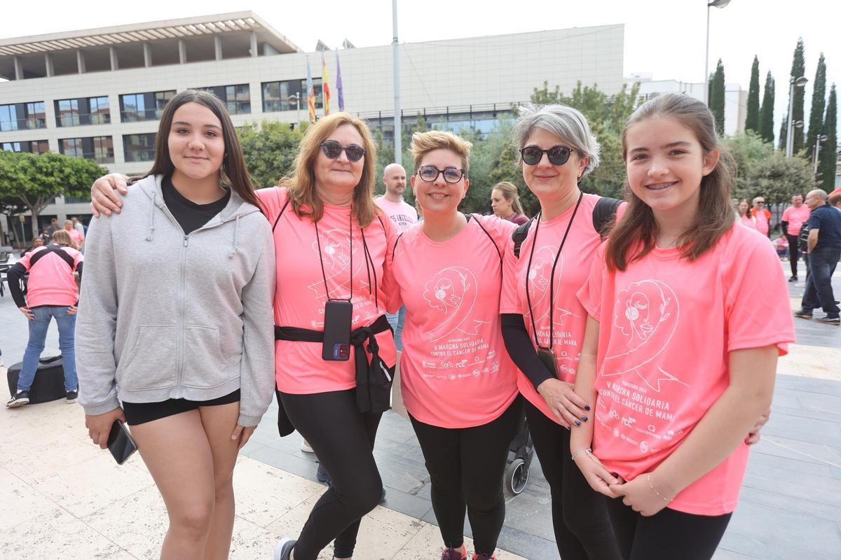 Las imágenes de la Marcha contra el Cáncer de Mama en Almassora