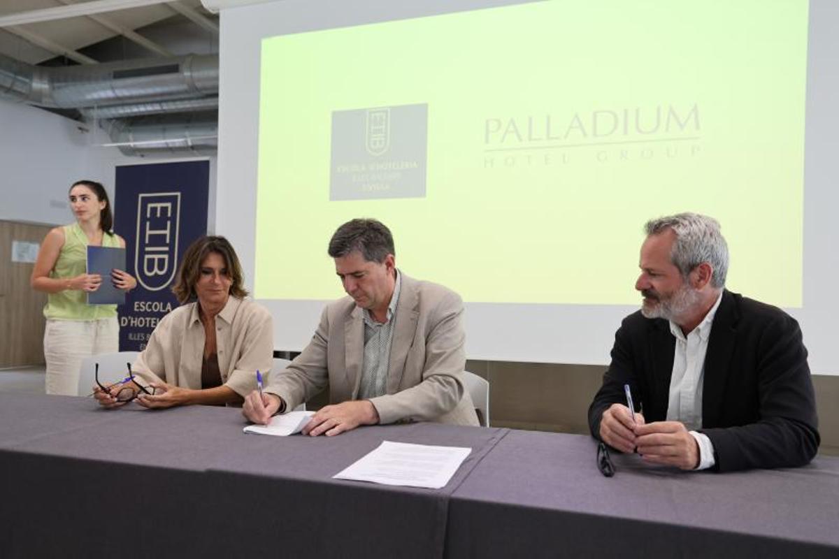 Todas las imágenes de la firma del convenio de la Escuela de Hostelería, el Govern y empresas hoteleras Todas las imágenes de la firma del convenio de la Escuela de Hostelería, el Govern y empresas hoteleras