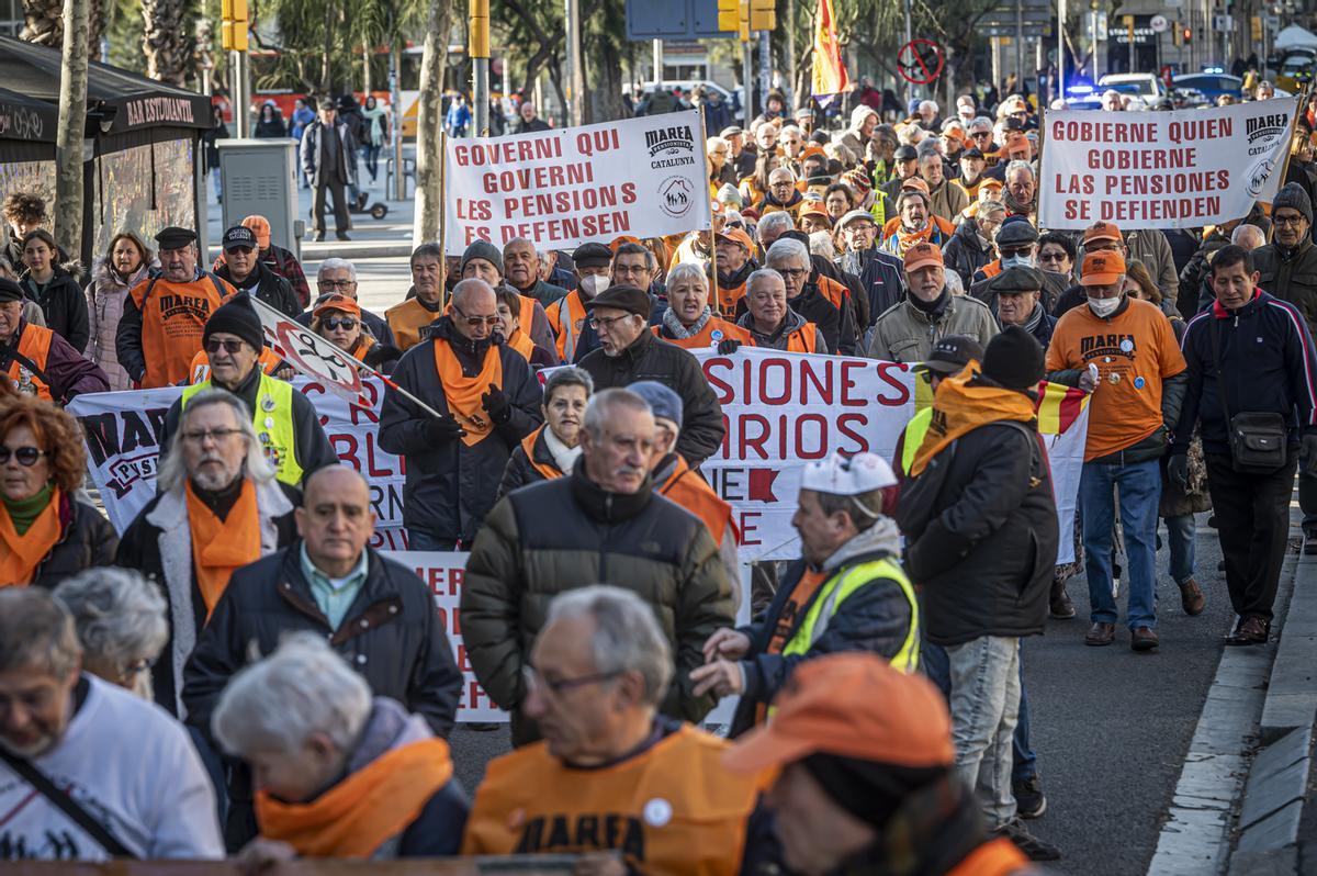 La Coordinadora de pensionistas se manifiesta por el centro de Barcelona
