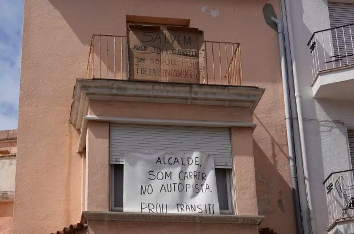 Pancartes penjades al carrer.