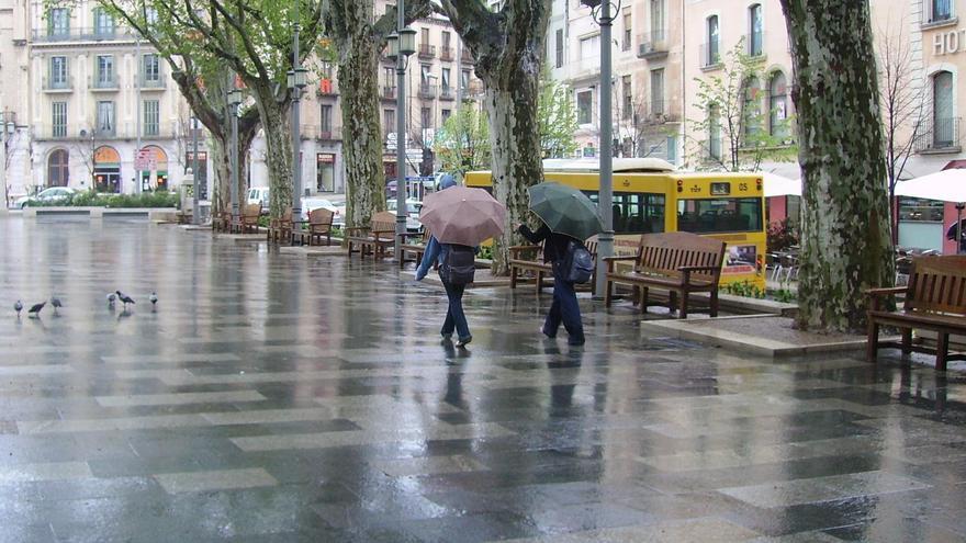 Pluges a Figueres, en una imatge d'arxiu.