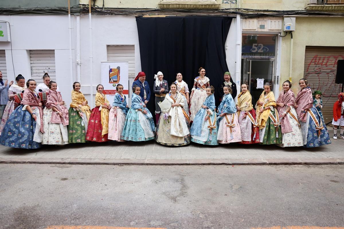 La falla El Quarantahuit mantiene viva la tradición de las bolilleras