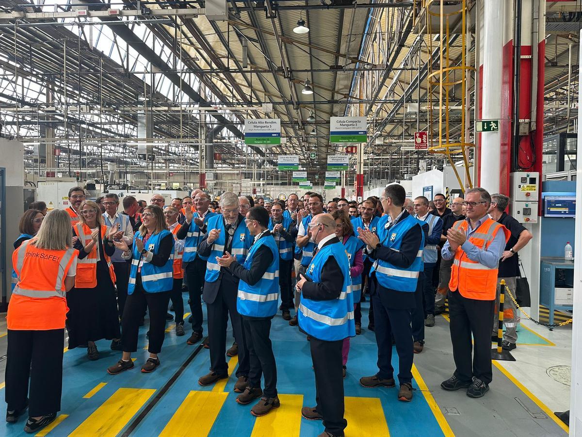 Visita al interior de la fábrica de GKN Vigo, ayer