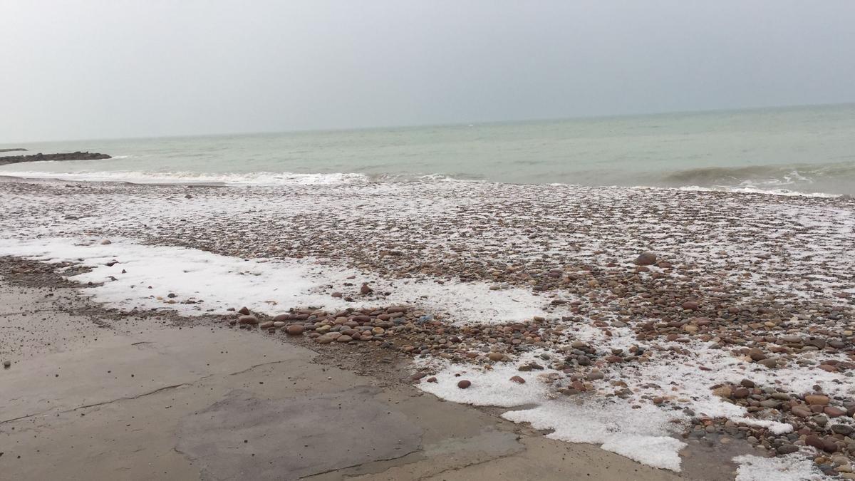 El granizo también se ha dejado ver en la playa de Moncofa