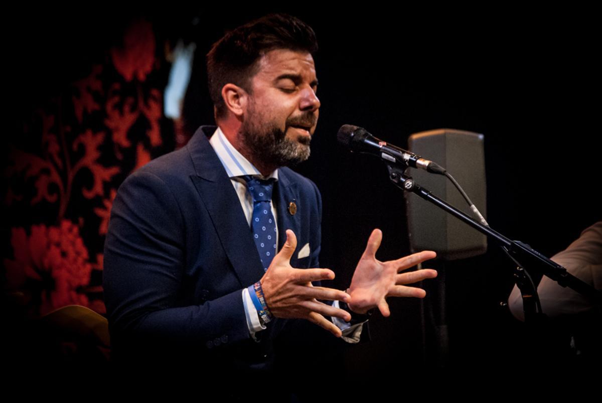 Tras la presentación del cartel se podrá disfrutar del flamenco en mayúsculas con el cante de José Antonio Romero ¡El Perrito'.