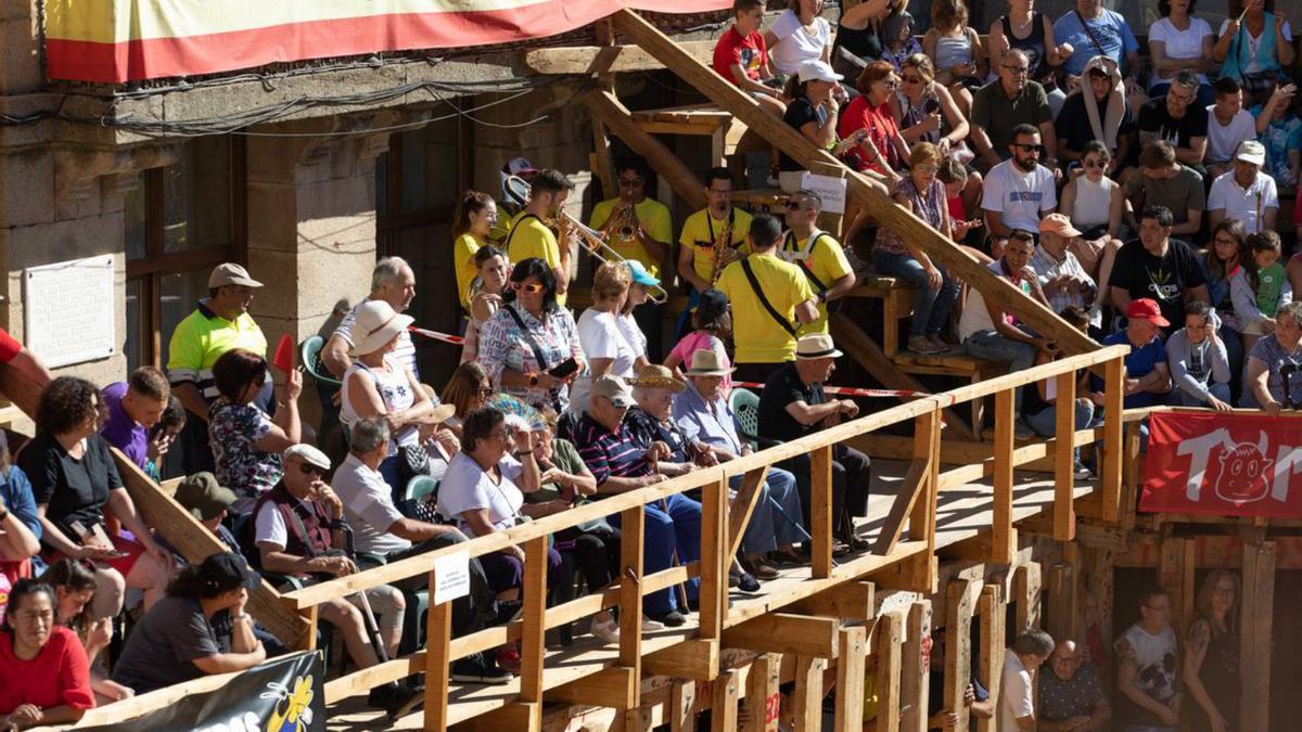 La Charanga animando el ambiente en Fermoselle | Ana Burrieza