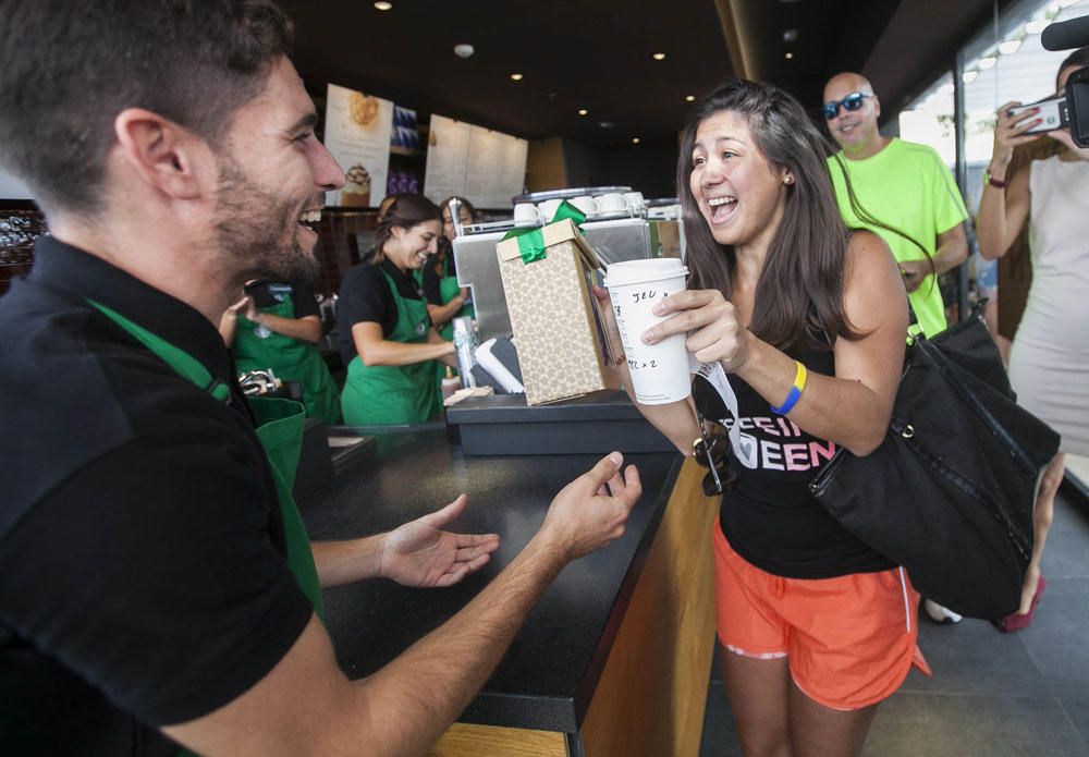 Starbucks inaugura su primera tienda en Tenerife, en el Siam Mall