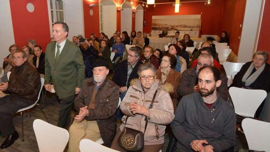 Familias de mujeres represaliadas que acudieron anoche al homenaje celebrado en Mugartegui. // G. S.