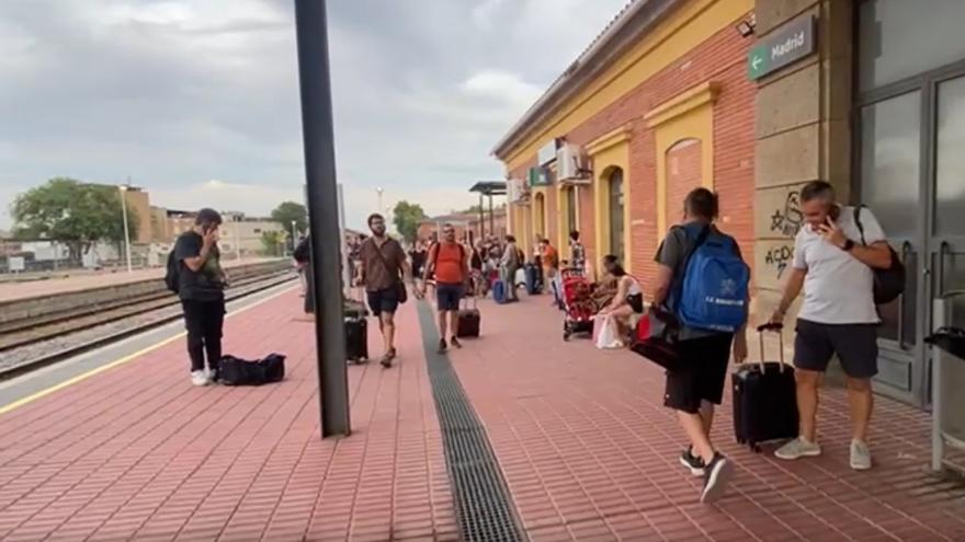 VÍDEO | Nueva incidencia en el tren de Extremadura: retrasos por el estado de las vías tras la DANA