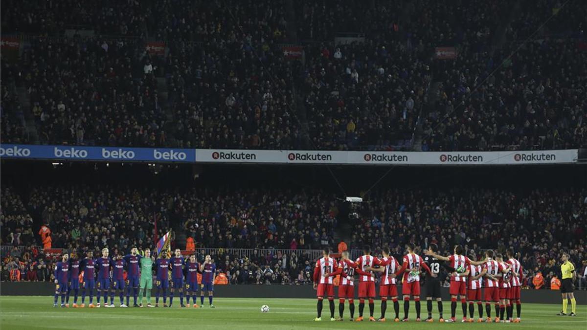 Los equipos guardaron un minuto de silencio por el Ertzaina fallecido