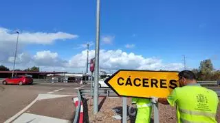 El arreglo de la carretera que une Cáceres y Badajoz no tiene fecha