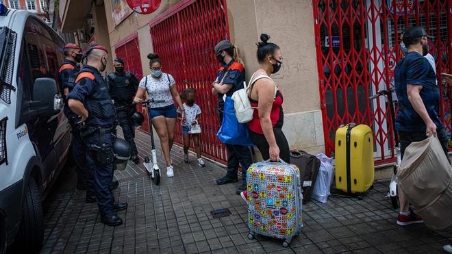 Desalojo de un bloque de pisos turísticos ocupados por ladrones violentos