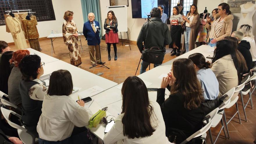 La ‘Master Class’ se ha celebrado en el Espacio Creativo y Cultural Santa Clara.