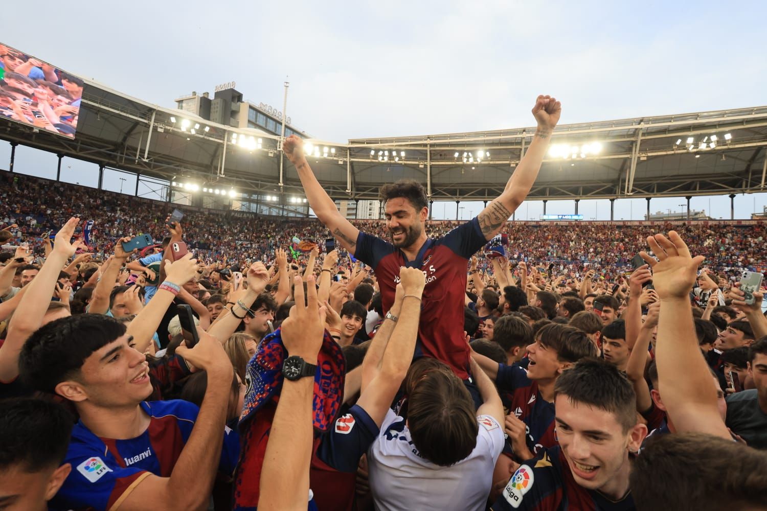 Fiesta en el Ciutat de Valencia: El Levante UD, campeón de Segunda División