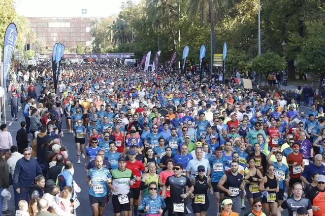La Media Maratón de Córdoba 2024, el espectáculo del atletismo popular en imágenes