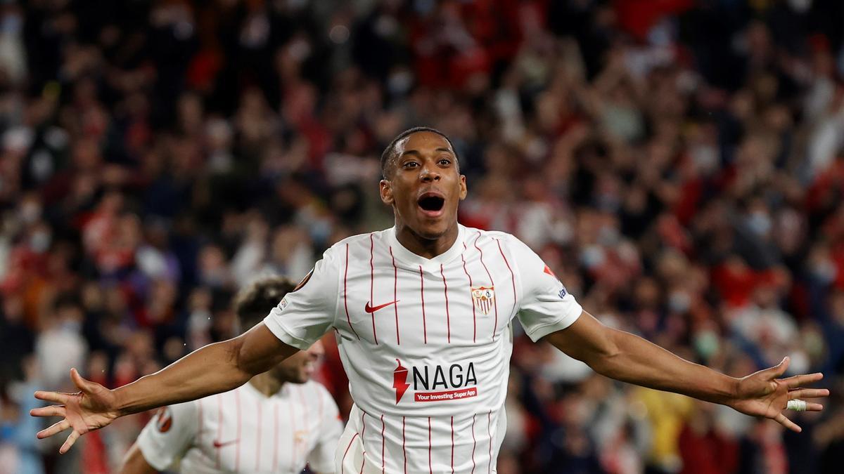 Martial se estrena como goleador con el Sevilla.