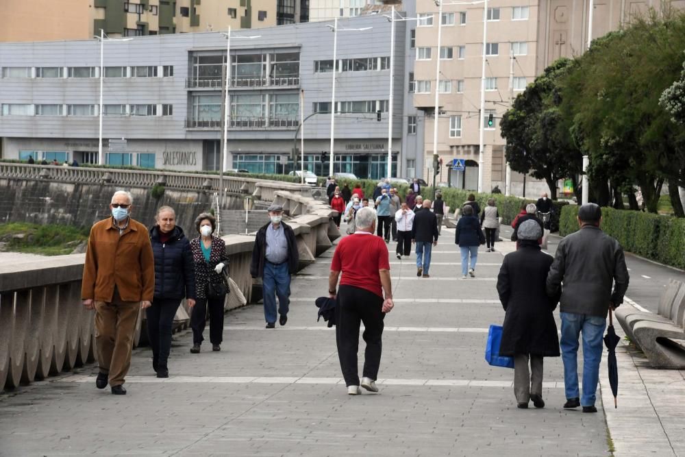 Así fue el paseo de los mayores en A Coruña