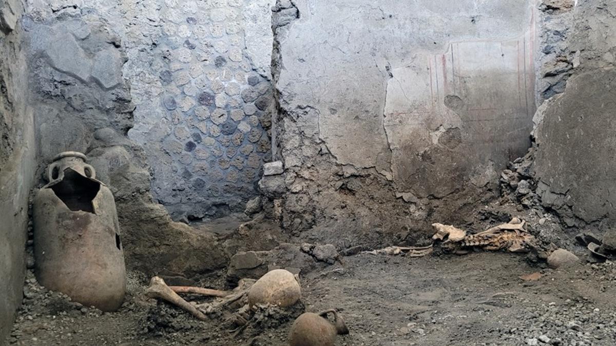 Hallan otros dos cuerpos en Pompeya: murieron por el terremoto que acompañó a la erupción