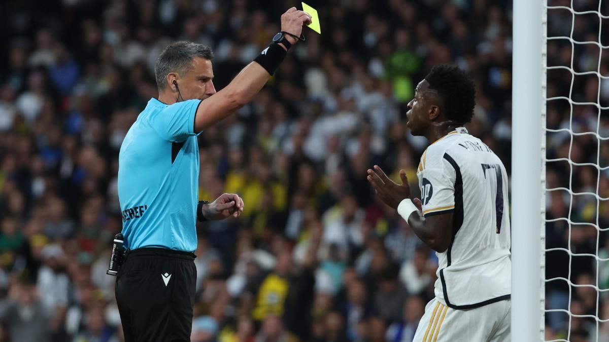 Vincic, el arbitro que expulsó a Prestanni en los octavos de la final del Mundial de Clubes