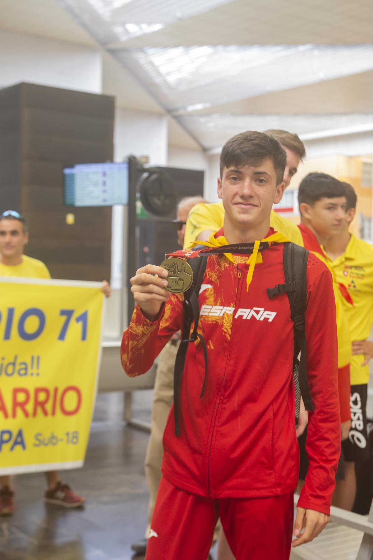 Sergio del Barrio posa orgullso con la medalla de oro