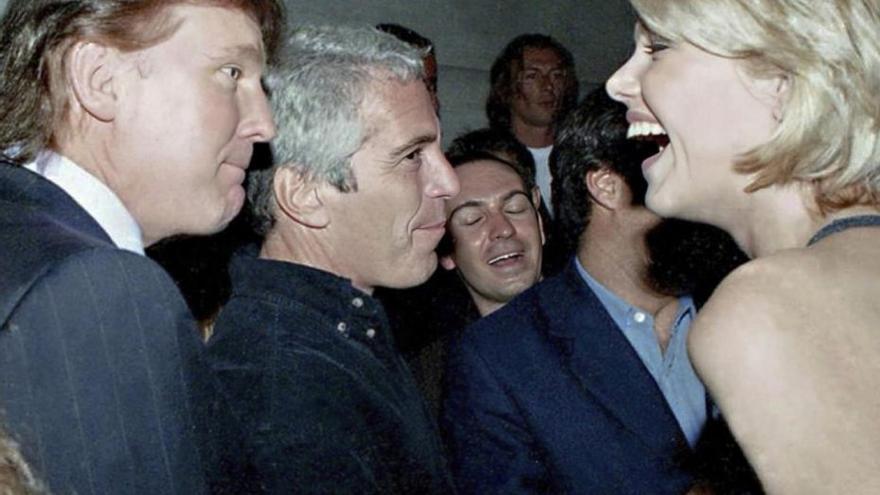 Trump ha retingut arxius d'Epstein en què una dona va acusar-lo d'abusar d'ella quan era menor
