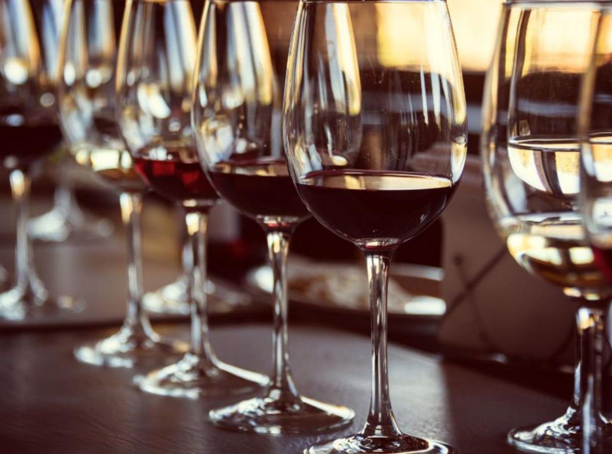 La selección de la Guía Peñín contiene valoraciones de más de 9.800 vinos.  | | E.D.