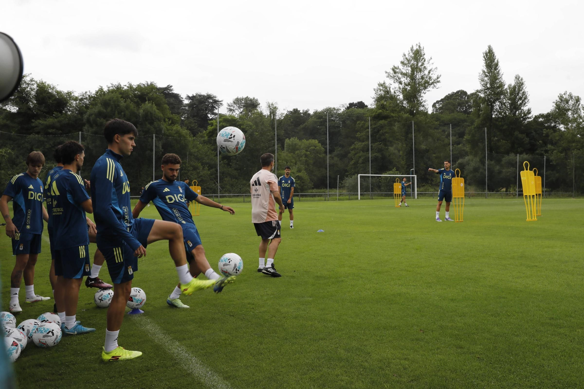 En imágenes: así fue la primera sesión de entrenamientos de Primera en El Requexón con Rodón, Reina y Domingues