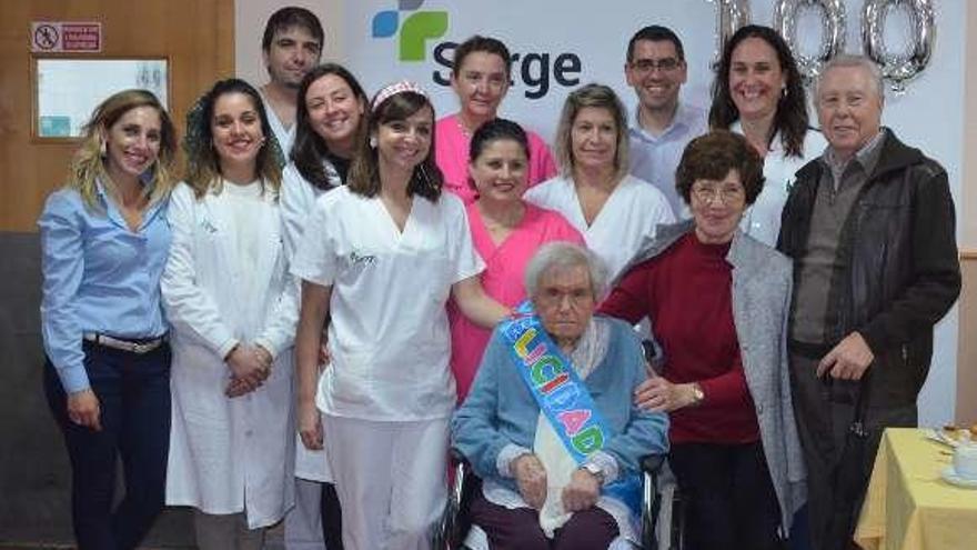 Carmen Lago sopla las 100 velas en la residencia de Priegue