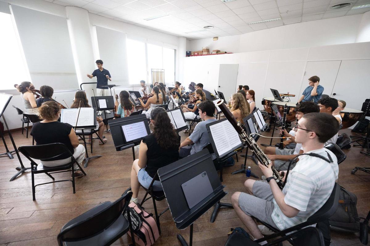 La Jove Orquestra Simfònica Pitiüsa prepara su próximo concierto en Can Ventosa