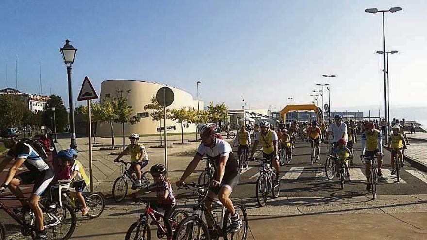 Casi 300 ciclistas participan en el Día de la Bicicleta de Sada