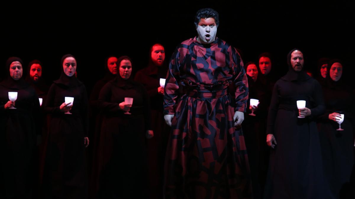 Luca Salsi en su rol de Macbeth en un ensayo de la producción de Jaume Plensa en el Liceu. 