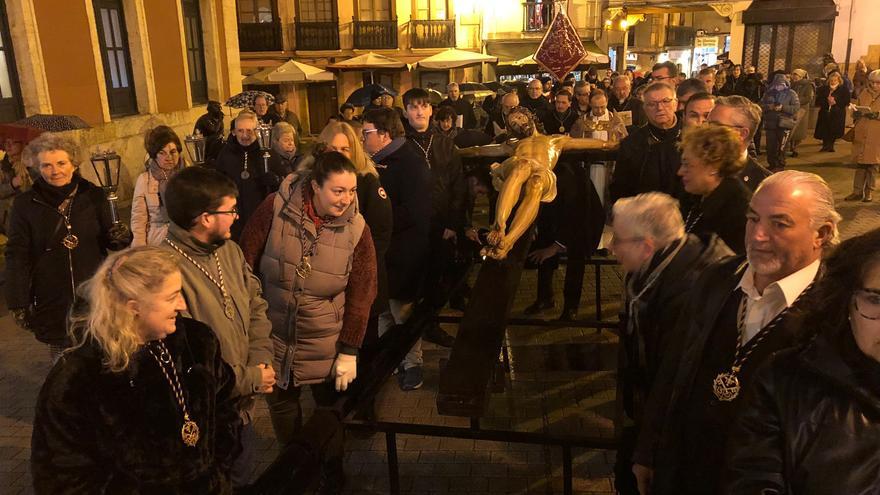 Tiempo de Cuaresma en Oviedo: empieza el vía crucis de la Junta de Hermandades