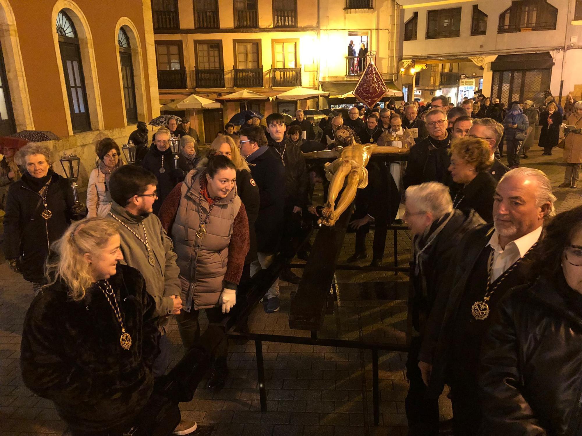 Tiempo de Cuaresma en Oviedo: empieza el via crucis de la Junta de Hermandades