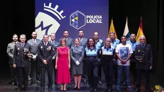 Mogán condecora a ocho policías locales por sus más de 35 años de servicio