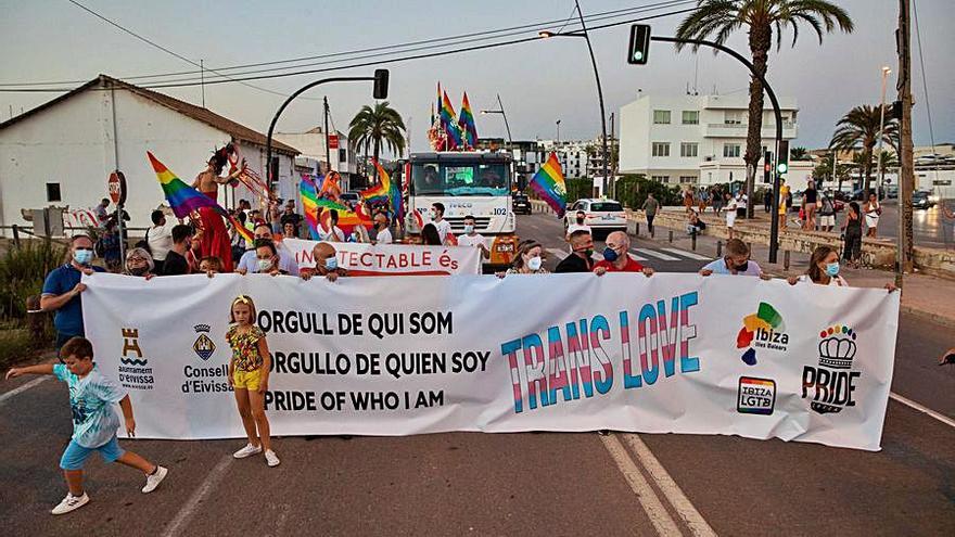 Orgullo trans en el puerto de Ibiza