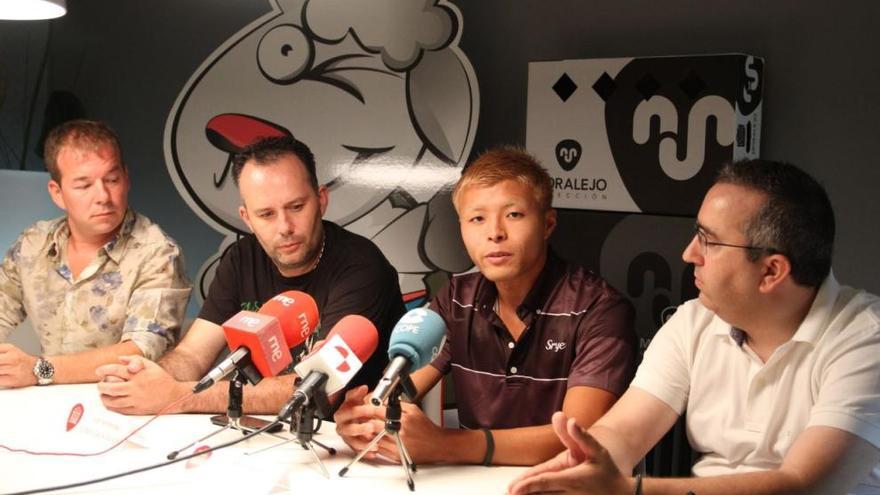 Yuki Yamashita comparece en la rueda de prensa de su presentación.