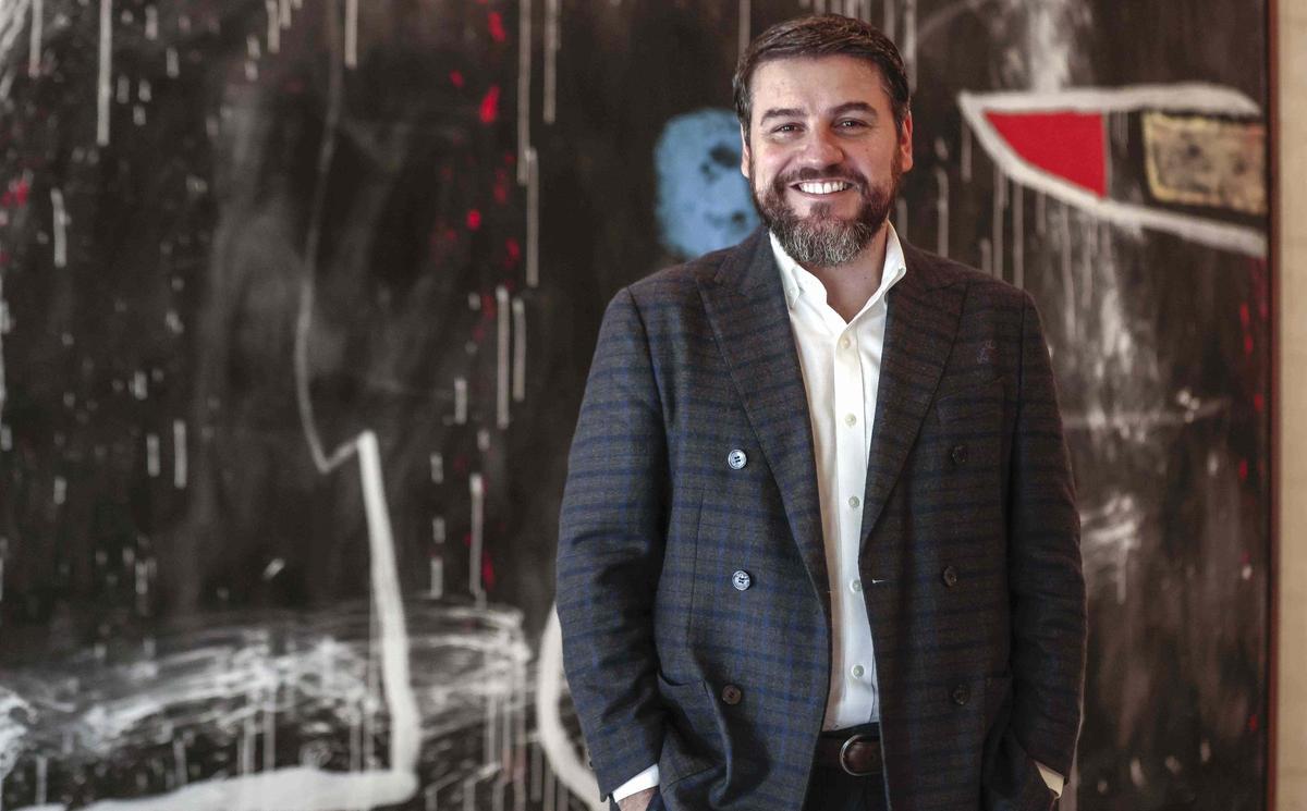 Kulturstadtrat Javier Bonet vor einem Werk von Joan Miró.