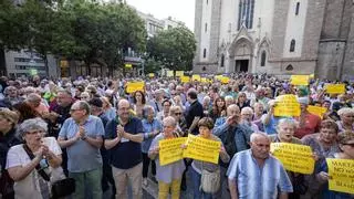“¡Es un abuso!”: mil vecinos de Sabadell protestan contra una segunda tasa de residuos del Vallès