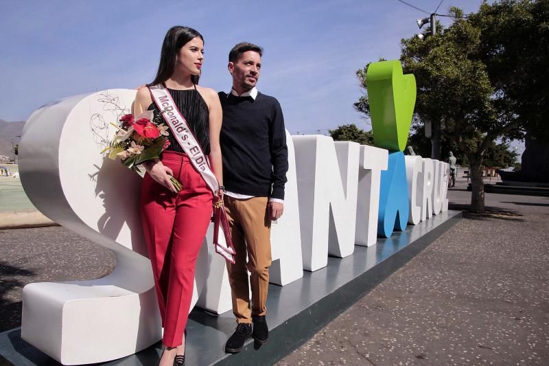 Visita de nuestra candidata a Reina Yudith Miguélez con el diseñador de la fantasía, Daniel Pagés  | 12/02/2020 | Fotógrafo: María Pisaca Gámez