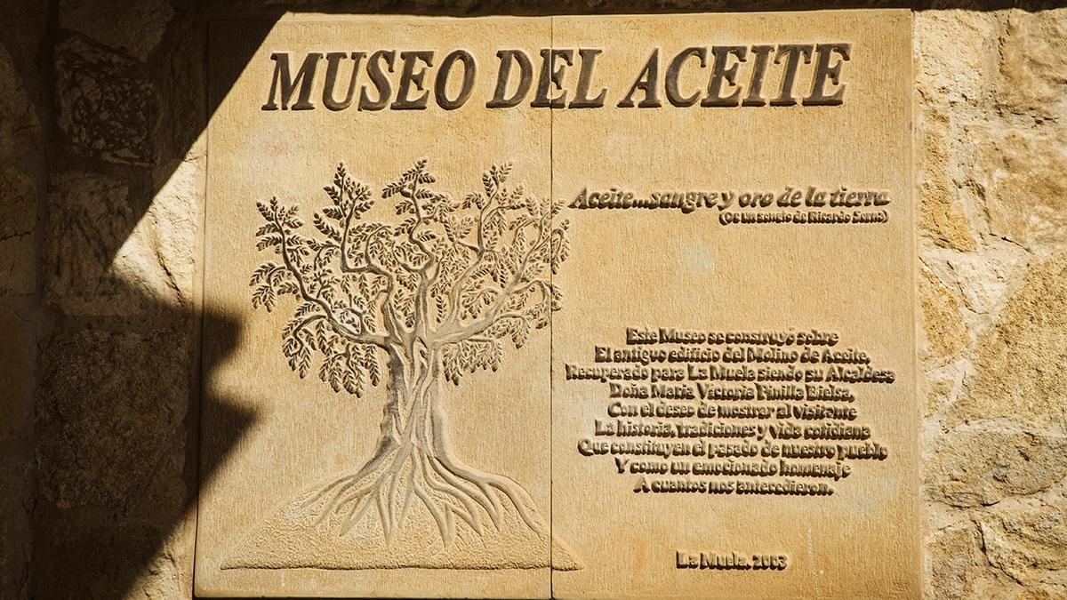 Cartel de bienvenida del Museo del Aceite, que volverá a abrir sus puertas en 2024