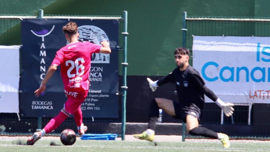 Partido entre el CD Tenerife y el CD Atlético Paso