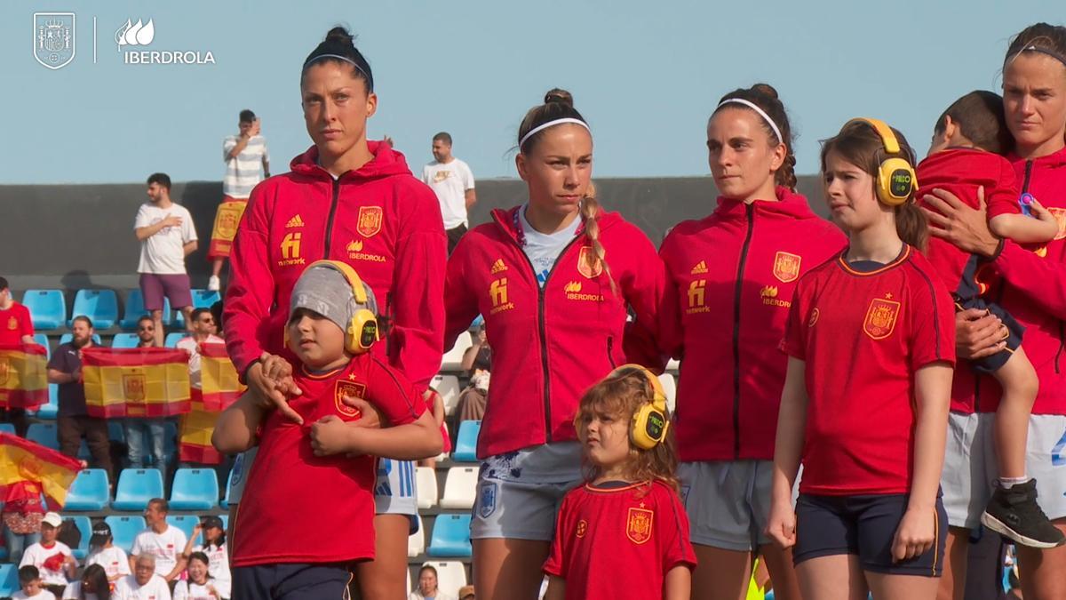 El homenaje de la Selección Española Femenina a las personas con autismo