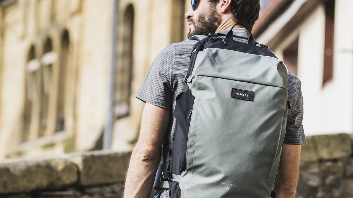 Decathlon tiene la mochila perfecta para viajar y no facturar equipaje en vacaciones