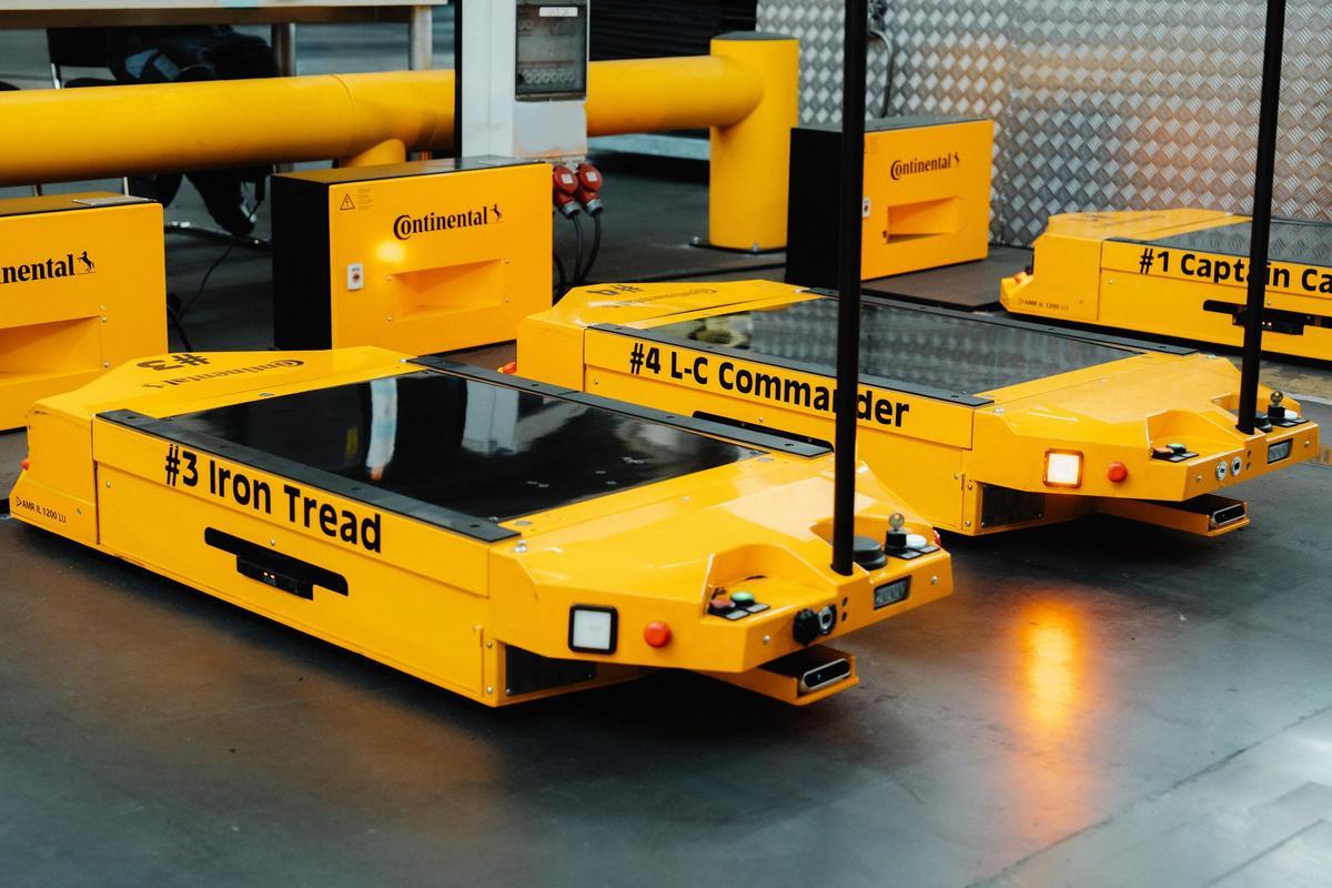 ¿Robots autónomos en una fábrica? Esta marca de neumáticos ya lo ha hecho posible