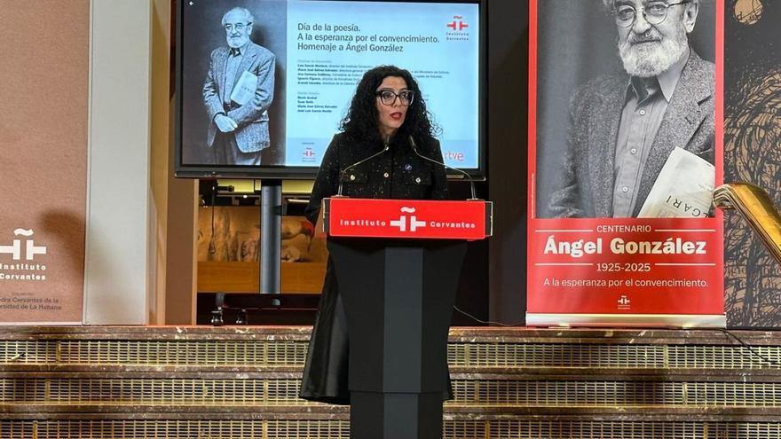 Vanessa Gutiérrez, ayer, en el Instituto Cervantes, durante el homenaje a Ángel González. | FIRMA