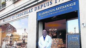Sena 8 Martín, a la botiga de Torrons Vicens a París.