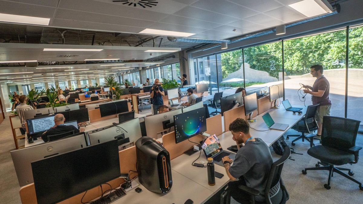 Recién graduado busca trabajo: España mejora pero sigue como el cuarto país de la UE con peor inserción juvenil
