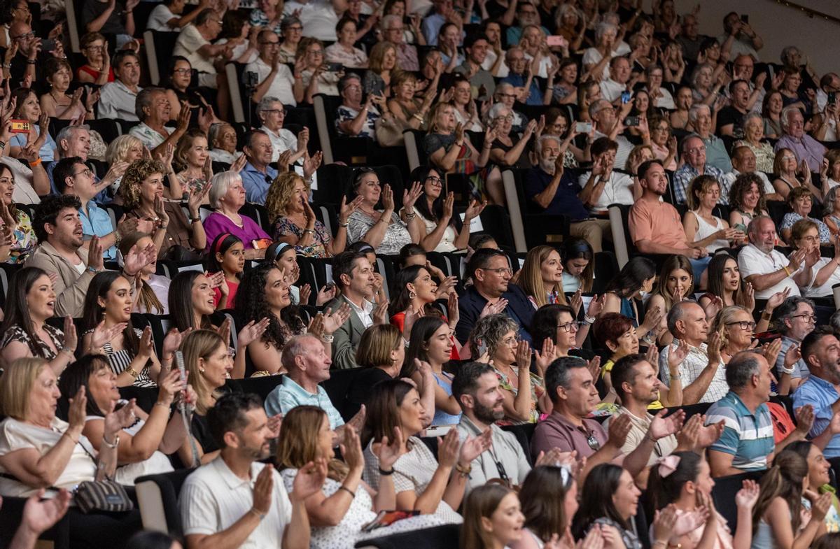 Música y fuego se dan la mano en el concierto de Hogueras de INFORMACIÓn