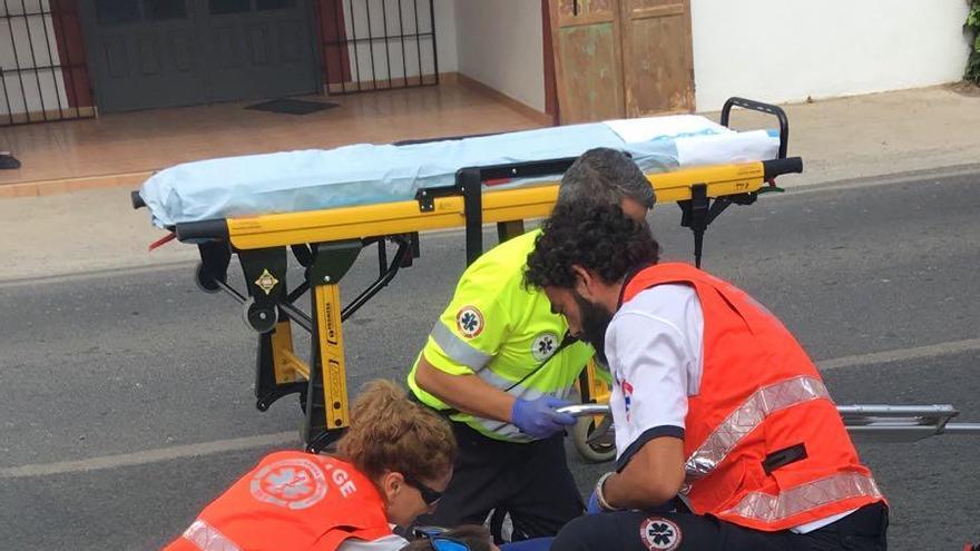 Un equipo médico atiende a Nieto cuando tuvo el accidente