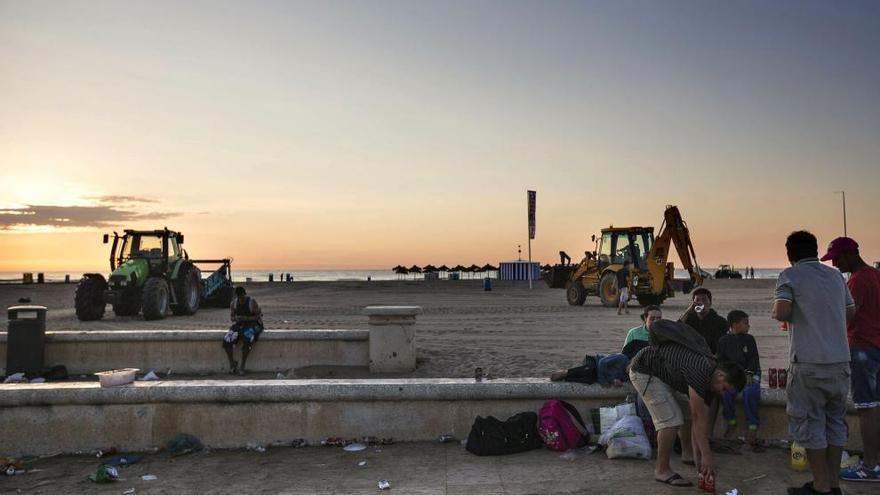 Valencia tendrá listas las playas a las 7:30 de la mañana tras la Nit de Sant Joan